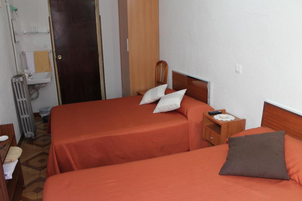 Hostal Xucar Madrid Habitación foto